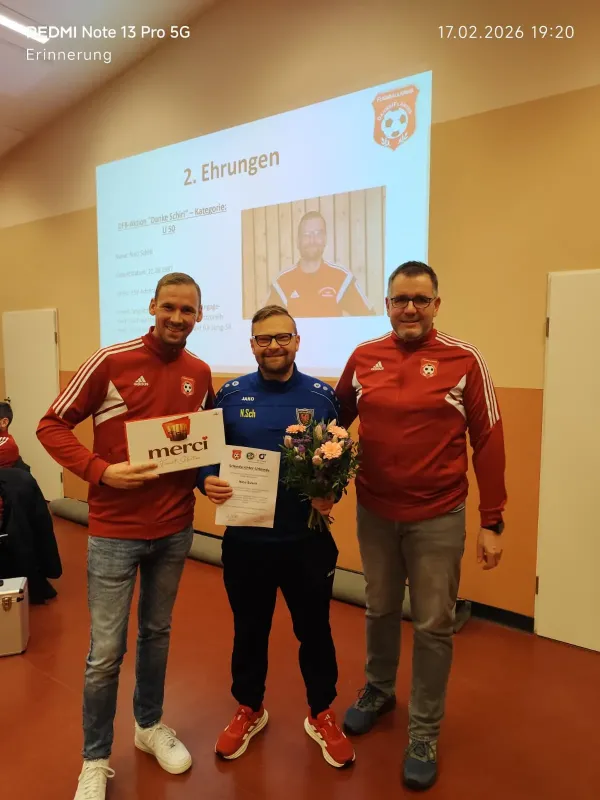 Nico Scheil erhält Danke Schiri Ehrung